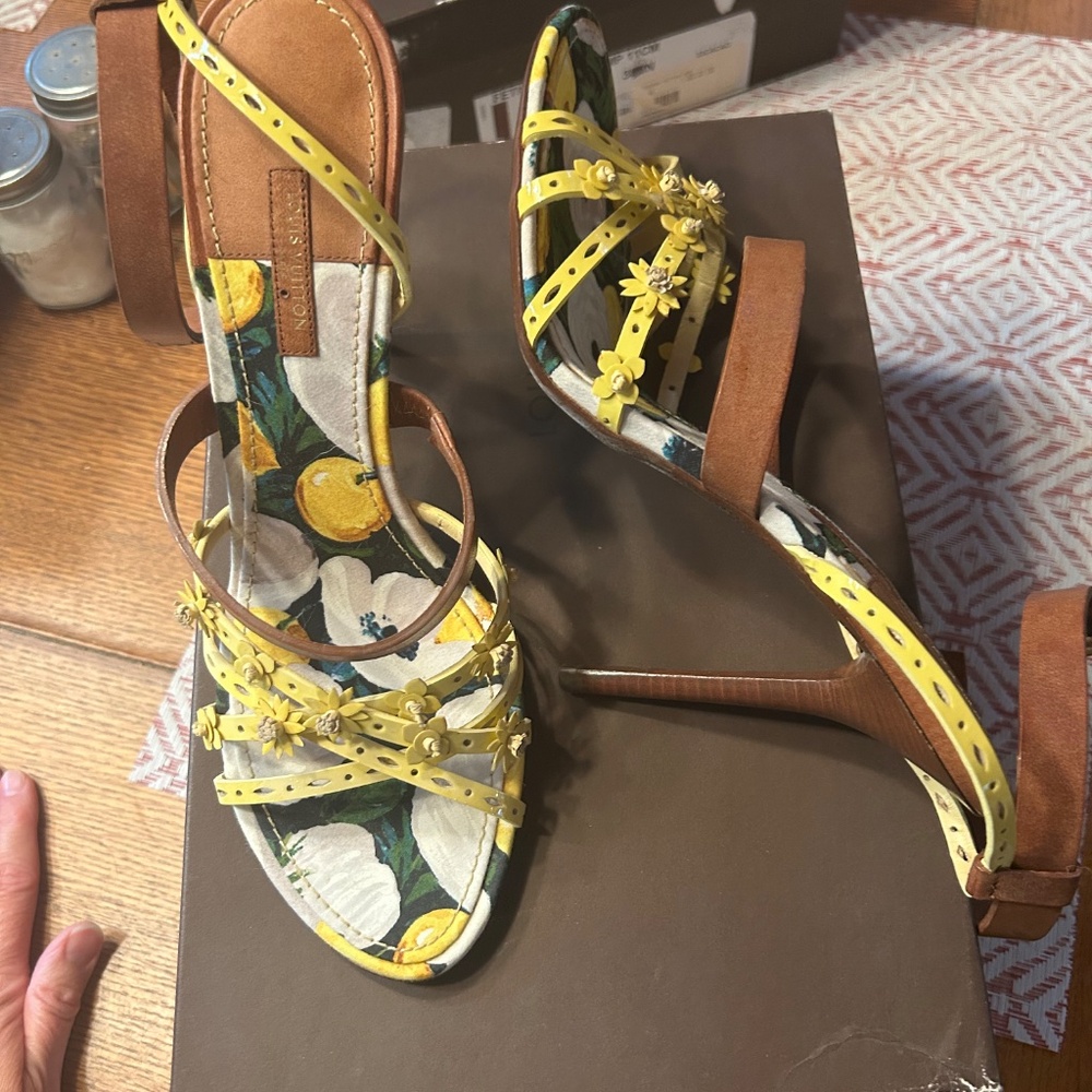 Louis Vuitton sandals - Picture 3 of 3